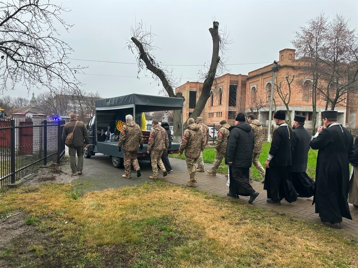 Воїна Василя Поплавського відспівали в Свято-Успенському храмі в Переяславі. 2 грудня 2025 року  