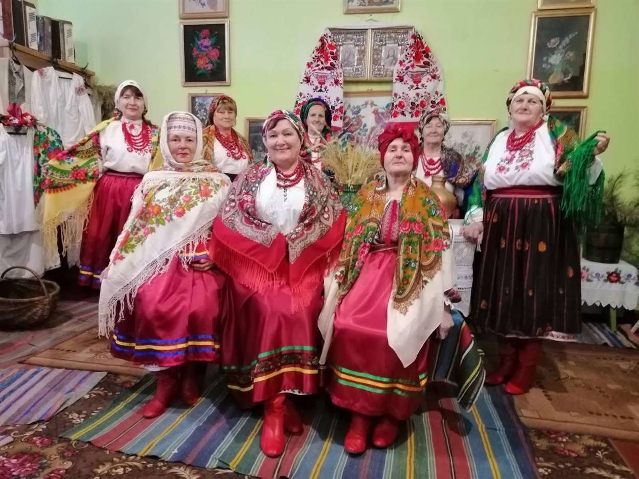 У Ковалинському будинку культури провели флешмоб до Дня української хустки