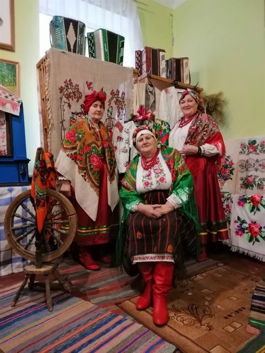 У Ковалинському будинку культури провели флешмоб до Дня української хустки