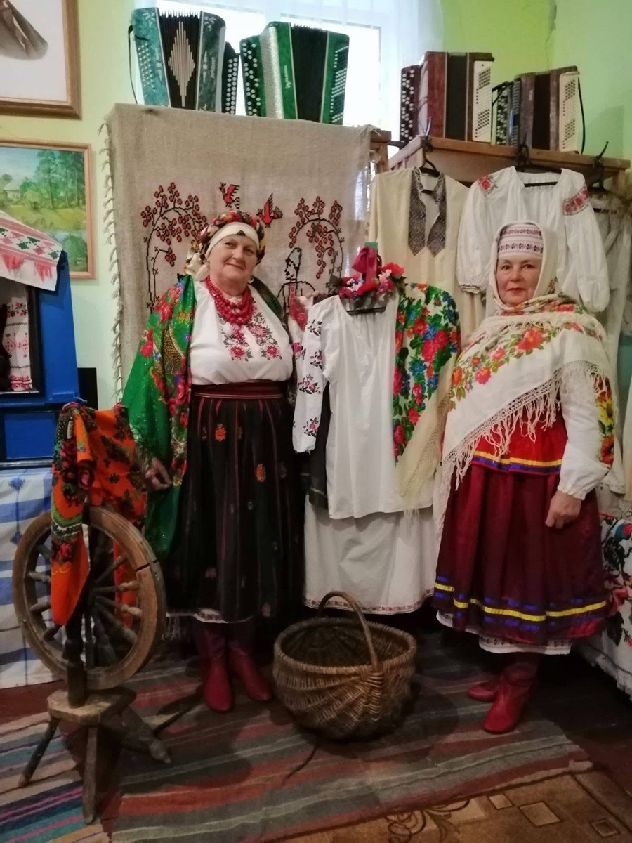 У Ковалинському будинку культури провели флешмоб до Дня української хустки