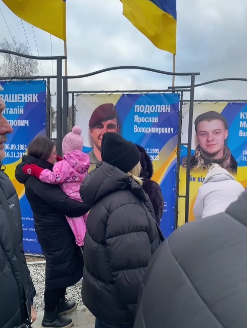 У Дівичківській громаді відкрили Алею полеглих Героїв: на ній розмістили 25 портретів