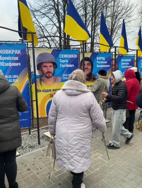 У Дівичківській громаді відкрили Алею полеглих Героїв: на ній розмістили 25 портретів