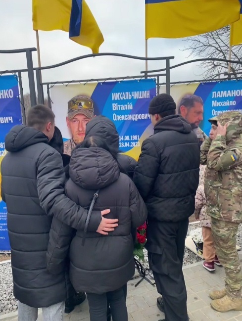 У Дівичківській громаді відкрили Алею полеглих Героїв: на ній розмістили 25 портретів