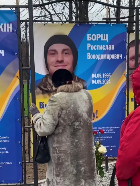 У Дівичківській громаді відкрили Алею полеглих Героїв: на ній розмістили 25 портретів