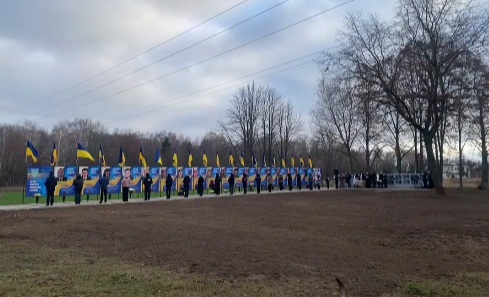 У Дівичківській громаді відкрили Алею полеглих Героїв: на ній розмістили 25 портретів