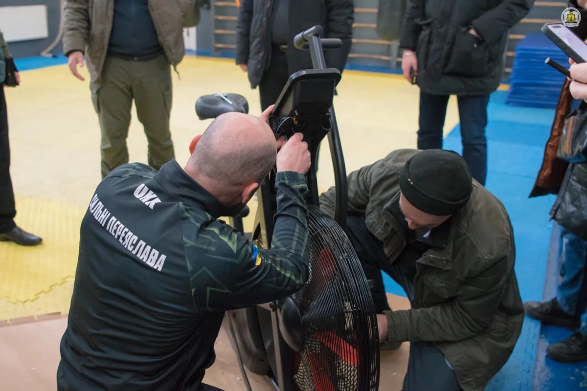 Команда ветеранів "Сильні Переяслава" отримала сучасні тренажери для підготовки до змагань