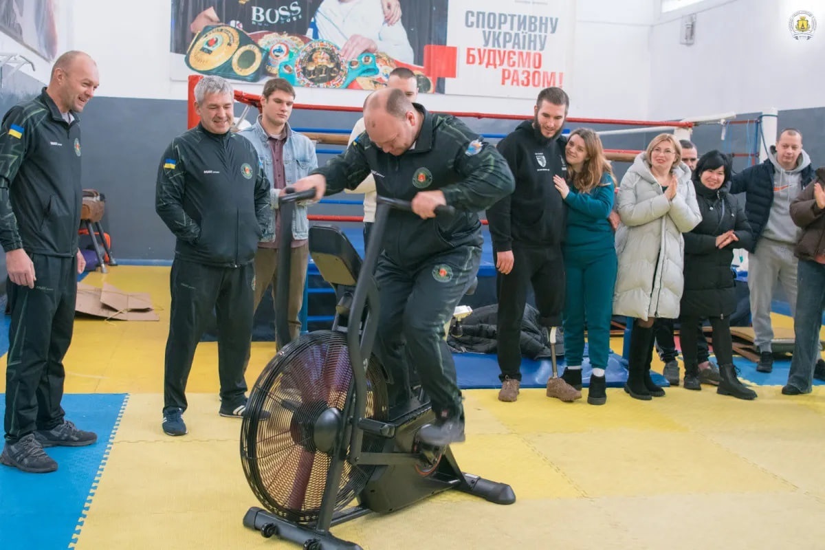 Команда ветеранів "Сильні Переяслава" отримала сучасні тренажери для підготовки до змагань