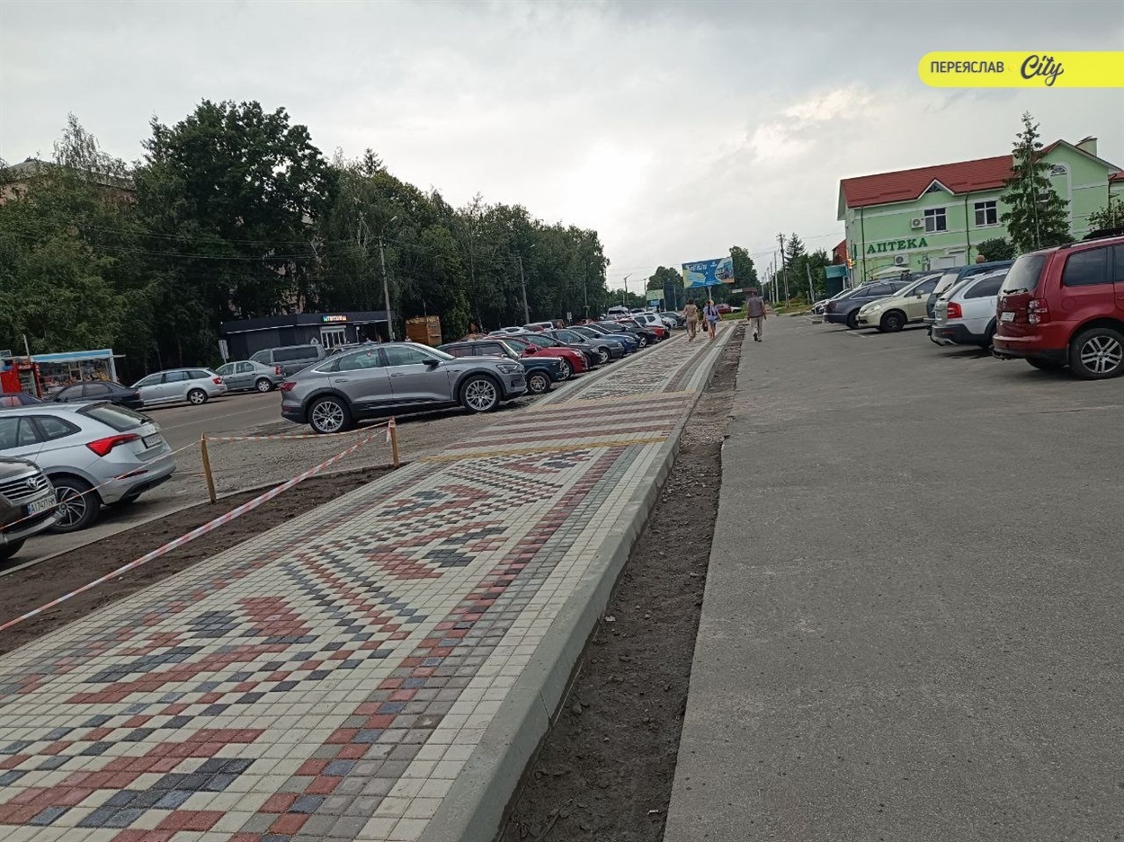 Олександр Пасічник фінансував будівництво нових тротуарів біля автостанції "Позняки". Липень, 2025 р.