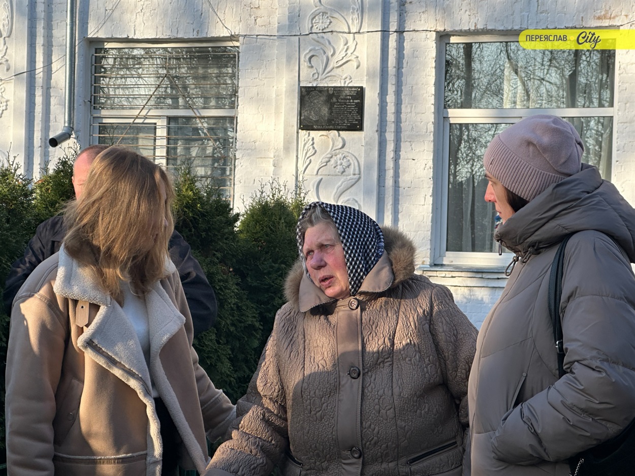 Рідні  Героя Ігоря Лихоти відкрили меморіальну  дошку на фасаді Переяславської гімназії №3.  12 грудня 2025 р.