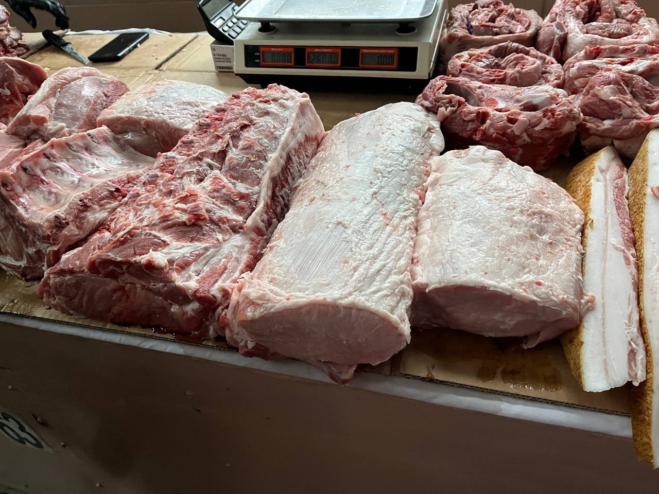 На базарі у Переяславі перед різдвяно‑новорічними святами зріс попит на свинину