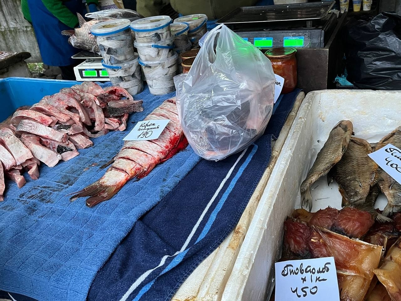 На базарі у Переяславі перед різдвяно‑новорічними святами зріс попит на свинину