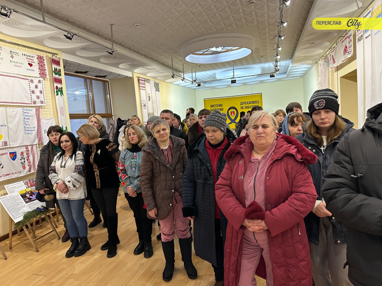 Всеукраїнська виставка "Рушник надії" від родин полонених і зниклих безвісти воїнів діє у Переяславі