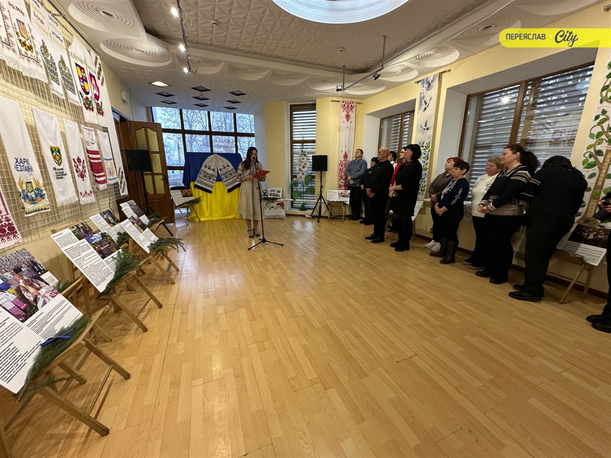 Всеукраїнська виставка "Рушник надії" від родин полонених і зниклих безвісти воїнів діє у Переяславі