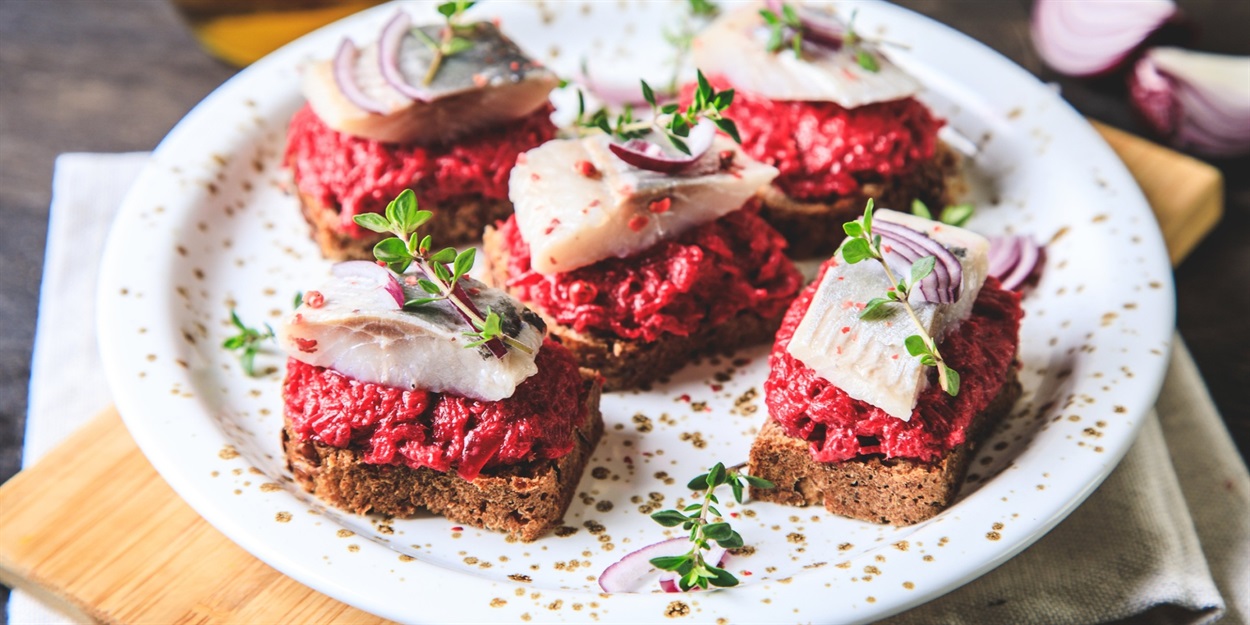 Канапки з оселедцем і буряком рецепт 