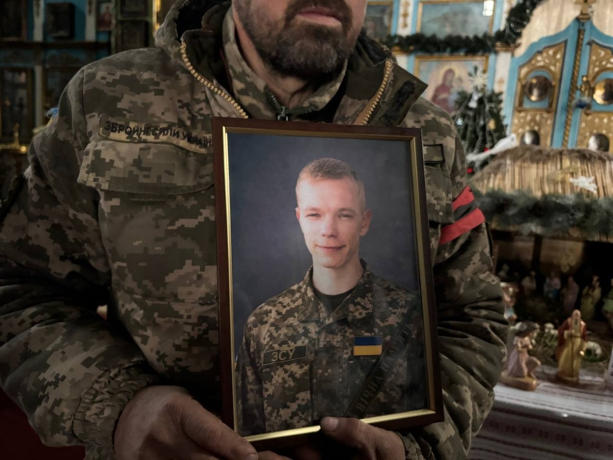 На прощанні з 24-річним командиром Денисом Лешкевичем у Переяславі було півтора десятка людей