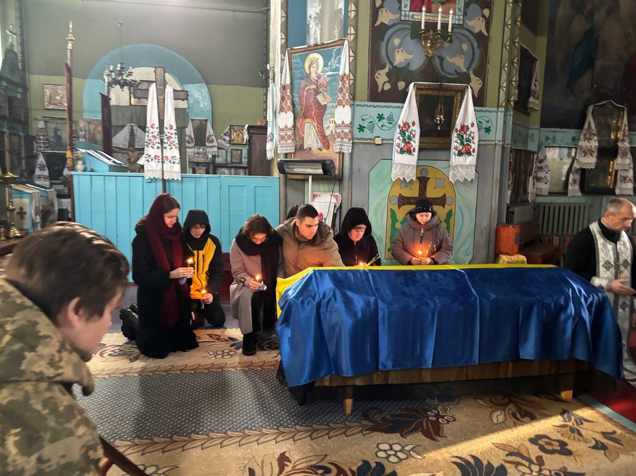 На прощанні з 24-річним командиром Денисом Лешкевичем у Переяславі було півтора десятка людей