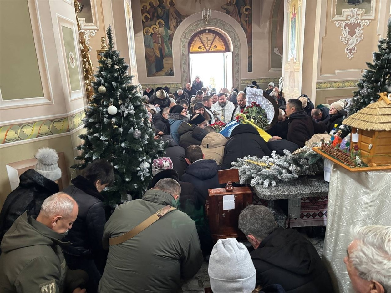 «Усе життя мріяв про небо»: Переяслав попрощався зі старшим лейтенантом Юрієм "Боїнгом" Білецьким