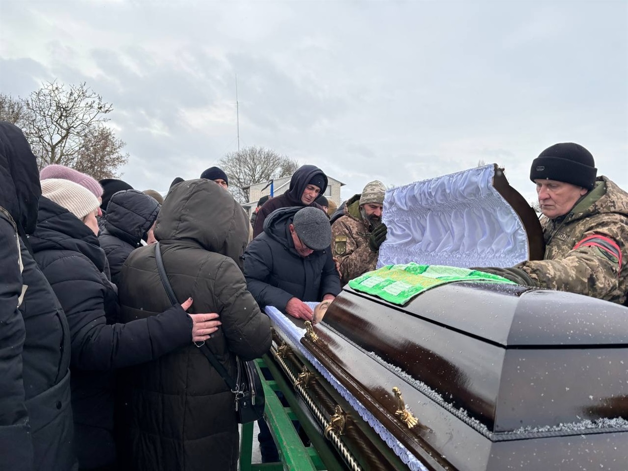 «Усе життя мріяв про небо»: Переяслав попрощався зі старшим лейтенантом Юрієм "Боїнгом" Білецьким