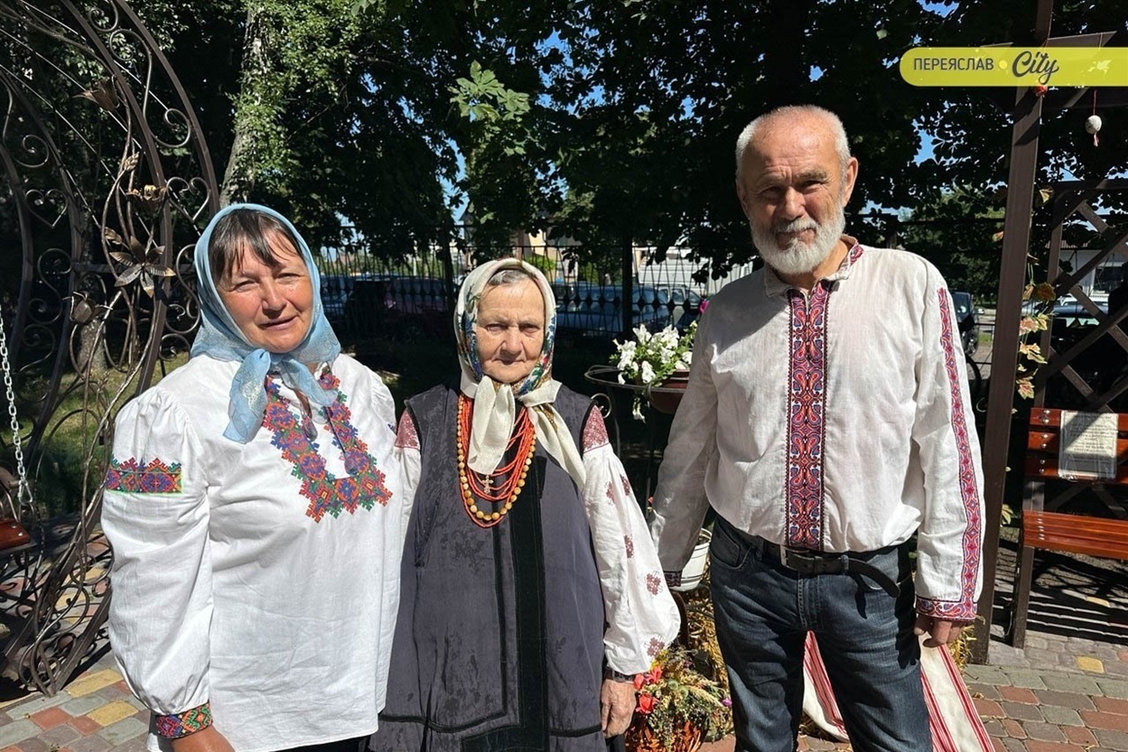Пелагея Палатна із донькою та зятем на Маковія у Свято-Єфремівському храмі