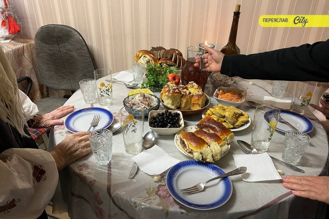 "Вижили завдяки маминій одежі": Пелагея Палатна з Переяслава зберігає сорочки, яким понад сто років