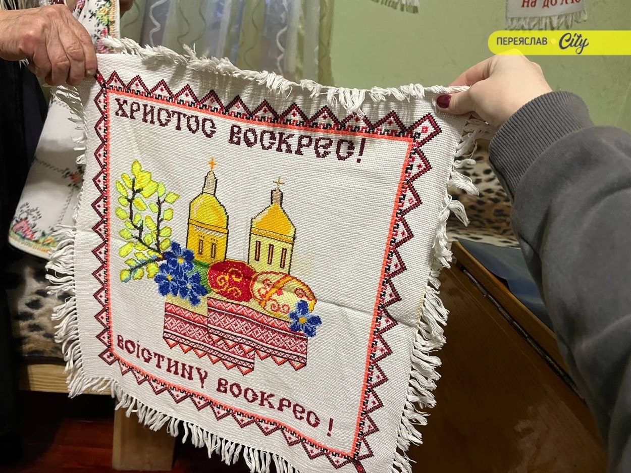 "Вижили завдяки маминій одежі": Пелагея Палатна з Переяслава зберігає сорочки, яким понад сто років