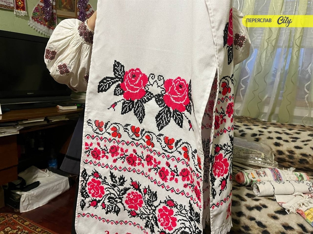 "Вижили завдяки маминій одежі": Пелагея Палатна з Переяслава зберігає сорочки, яким понад сто років