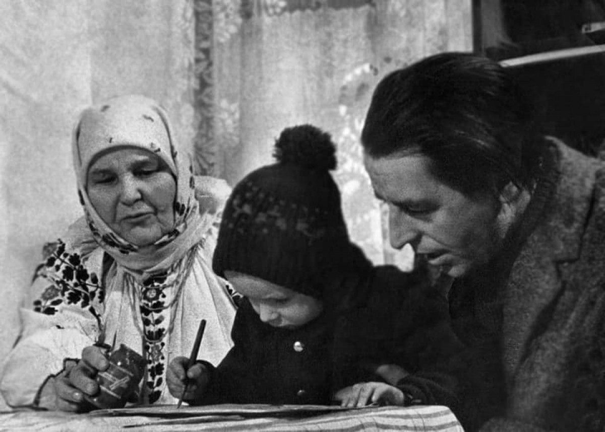 Марія Примаченко з сином Федором і онуком Іваном