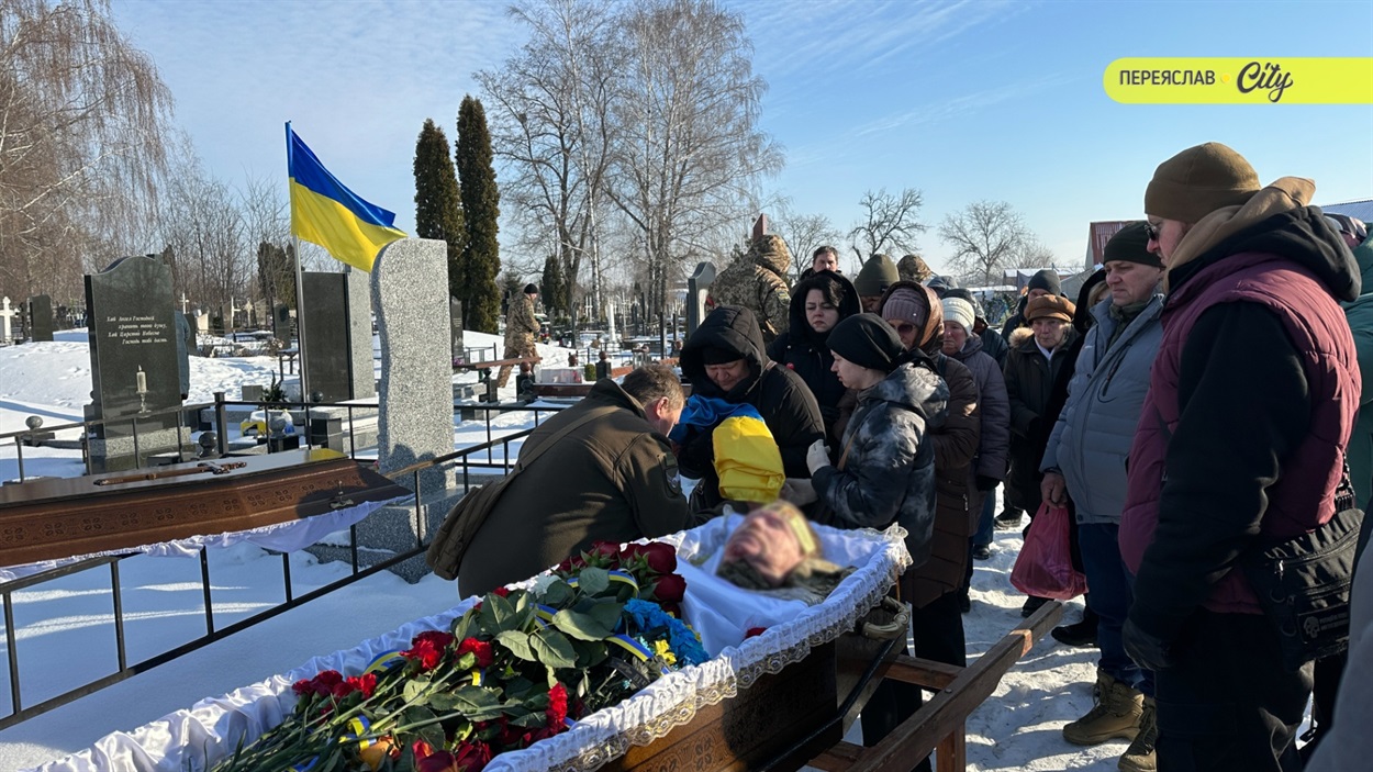 Воїна Олександра Горбатюка похоронили на Ярмарковому кладовищі в Переяславі 19 січня 2026 року. 