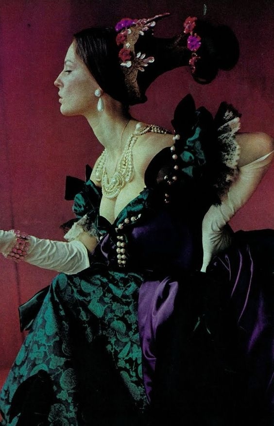 костюм для Віолетти створений дизайнеркою