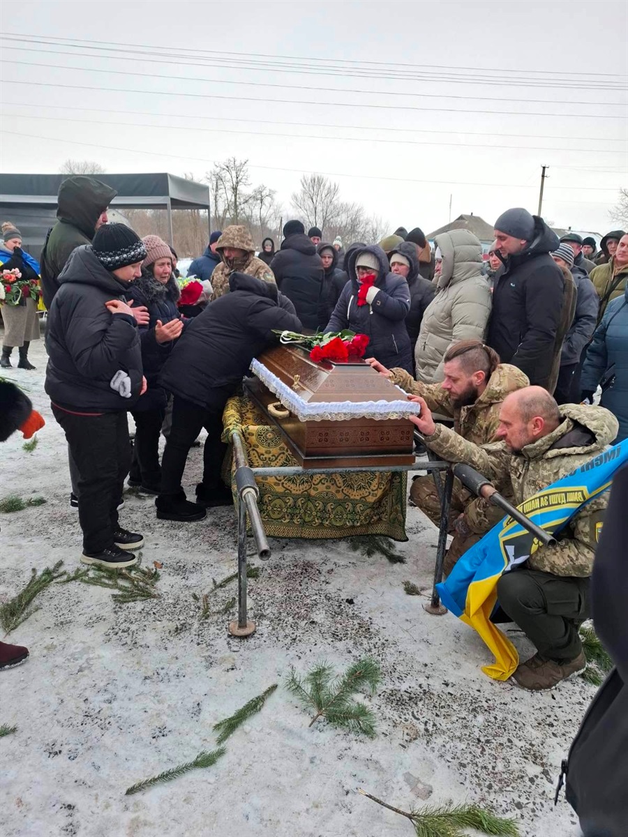 "Розумів машину навіть за звуком мотора": у Леляках попрощалися із Героєм Федором Гузеватим