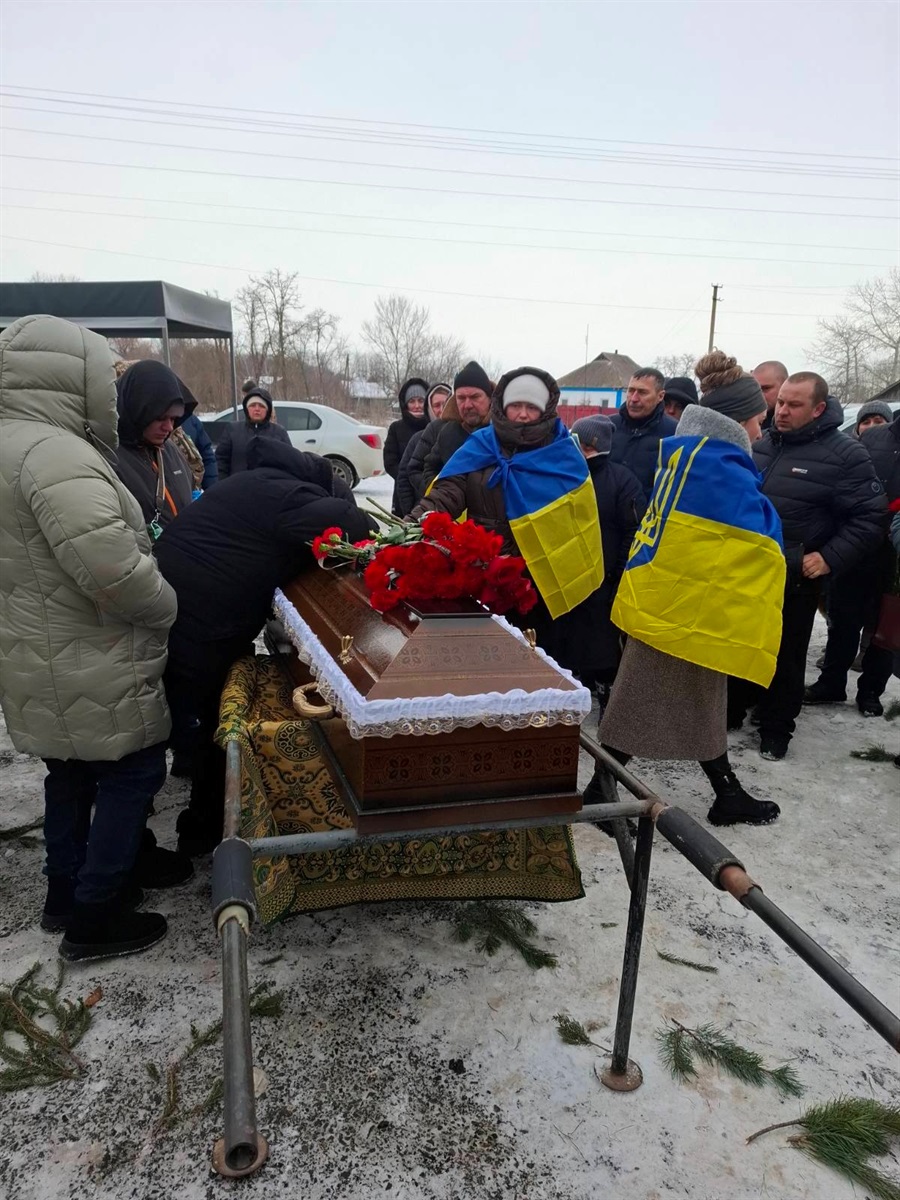 "Розумів машину навіть за звуком мотора": у Леляках попрощалися із Героєм Федором Гузеватим