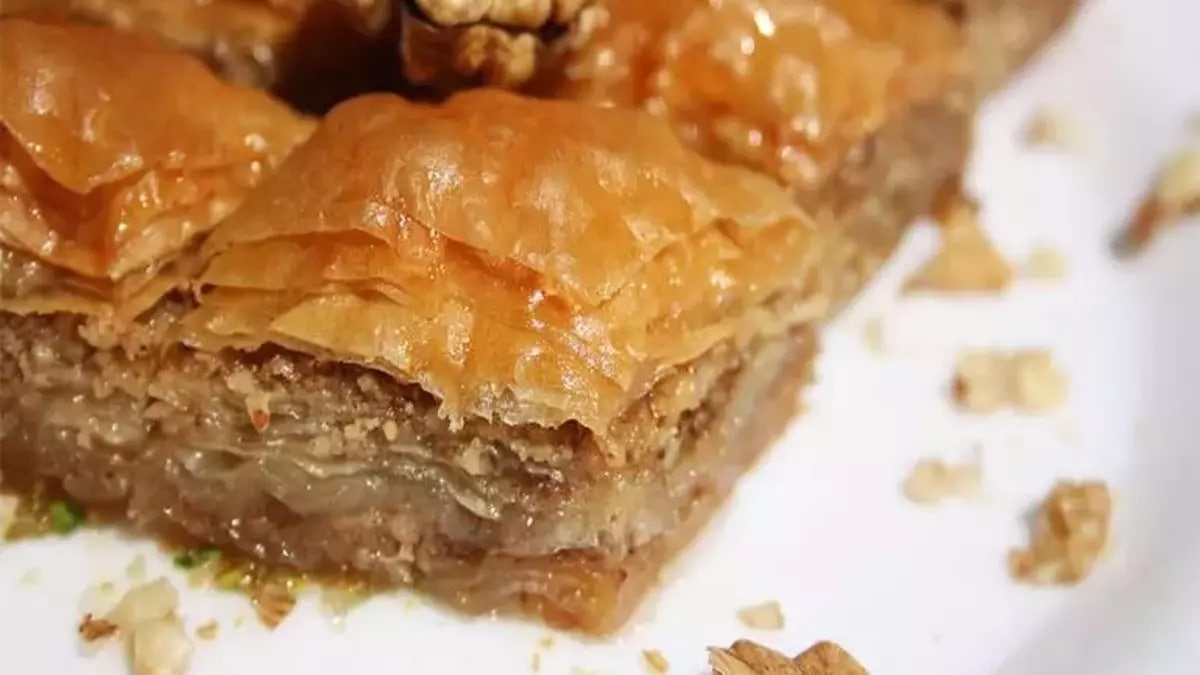 Як приготувати ліниву пахлаву з листкового тіста: простий рецепт з волоськими горіхами