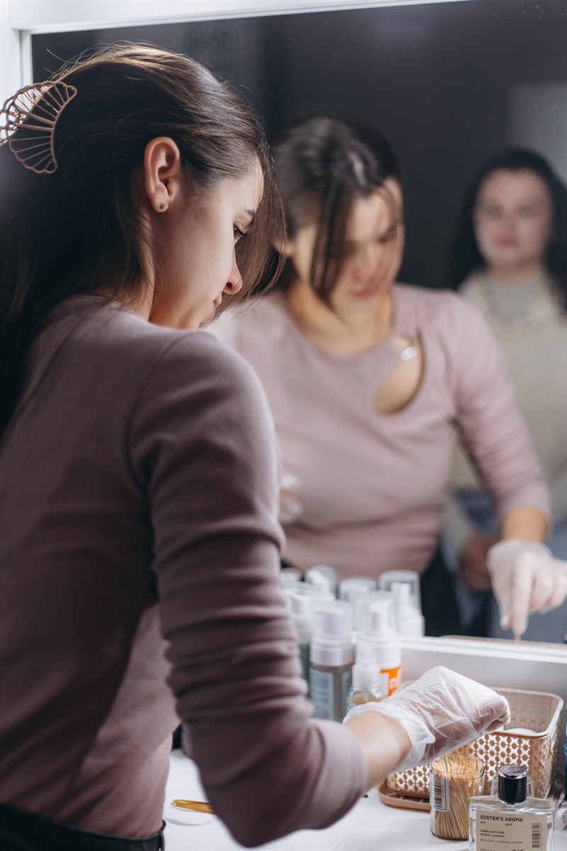 Природну красу брів та вій підкреслює майстриня Юлія Довга із Переяслава