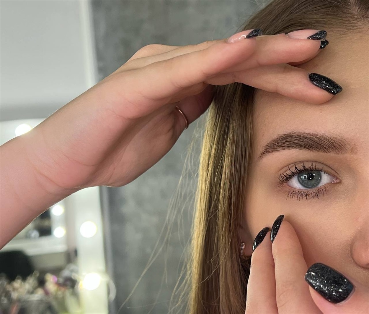 Природну красу брів та вій підкреслює майстриня Юлія Довга із Переяслава