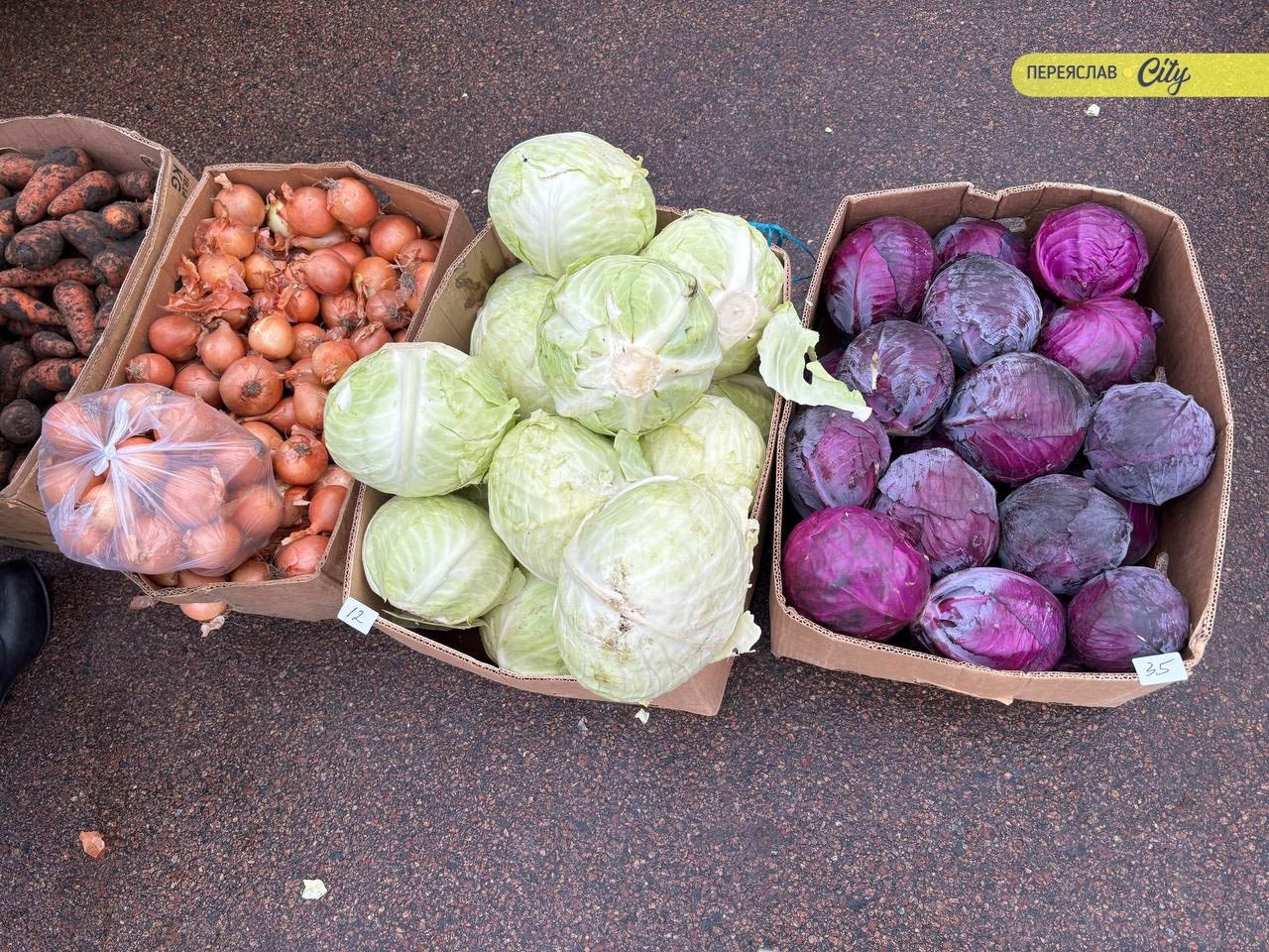 На базарі у Переяславі розкупили сало та здір, які довше зберігаються без холодильника