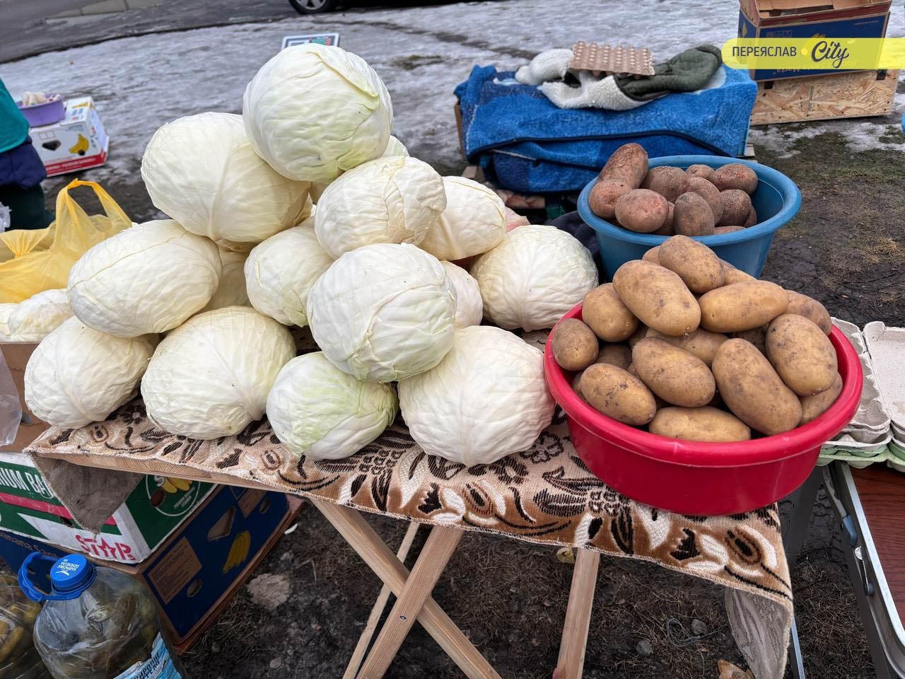На базарі у Переяславі розкупили сало та здір, які довше зберігаються без холодильника