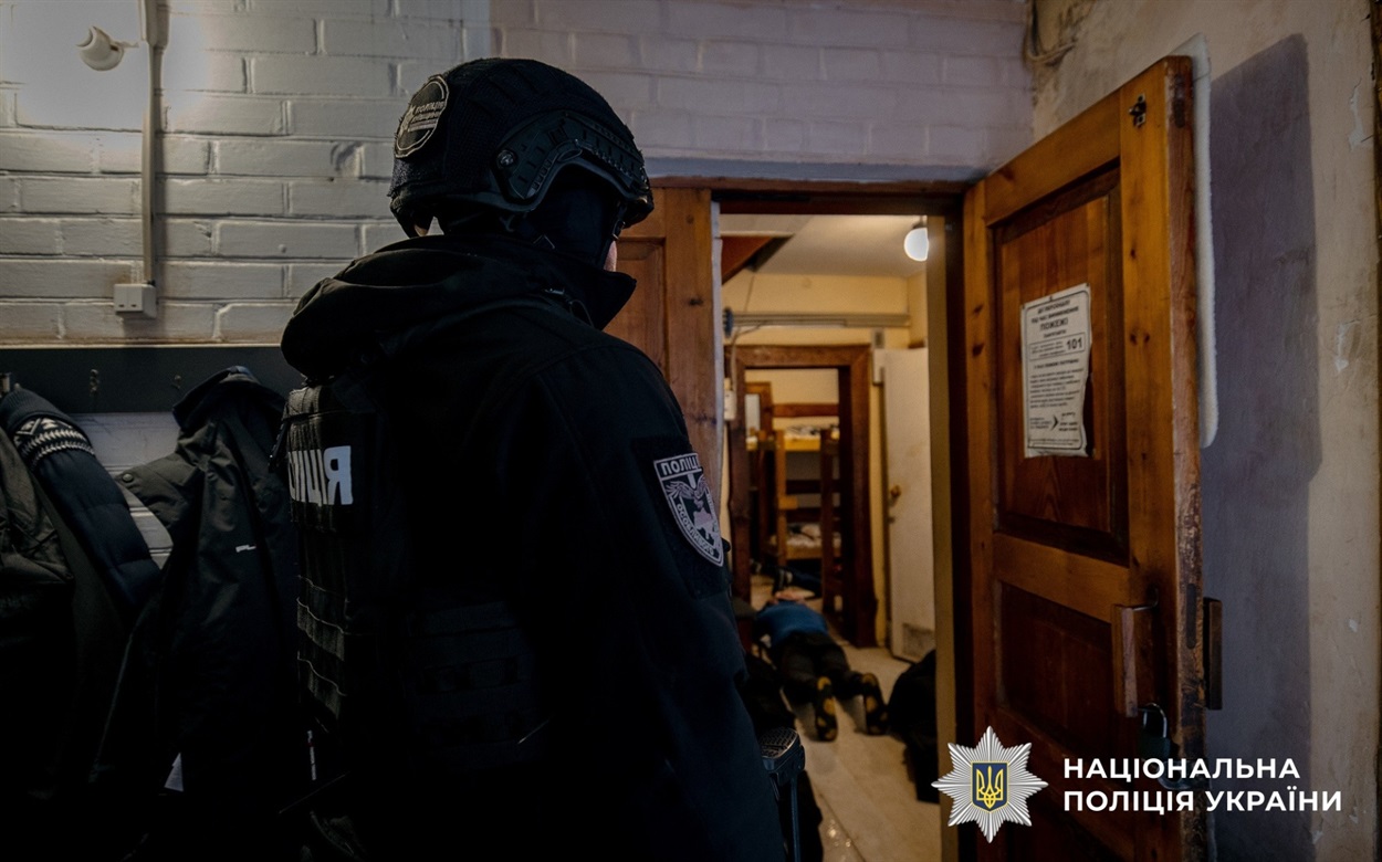 Рабська праця замість реабілітації: на Київщині викрили групу, що незаконно утримувала 58 людей