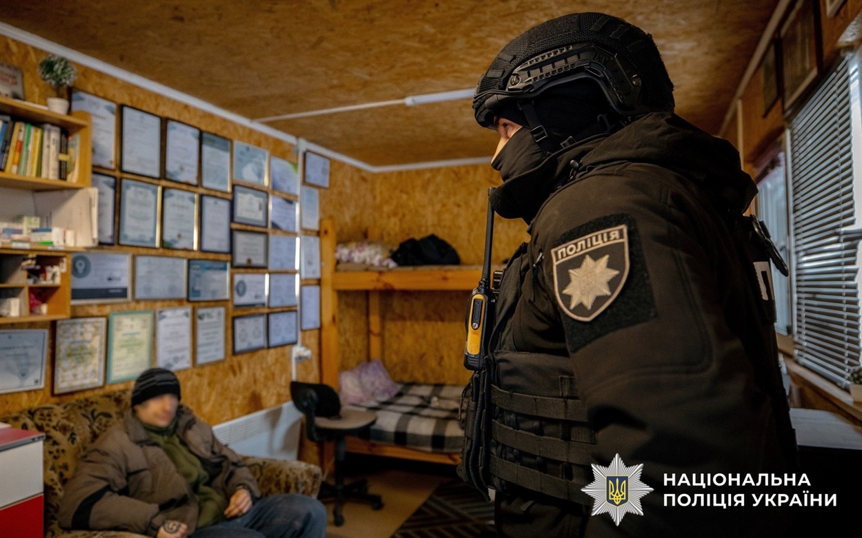 Рабська праця замість реабілітації: на Київщині викрили групу, що незаконно утримувала 58 людей