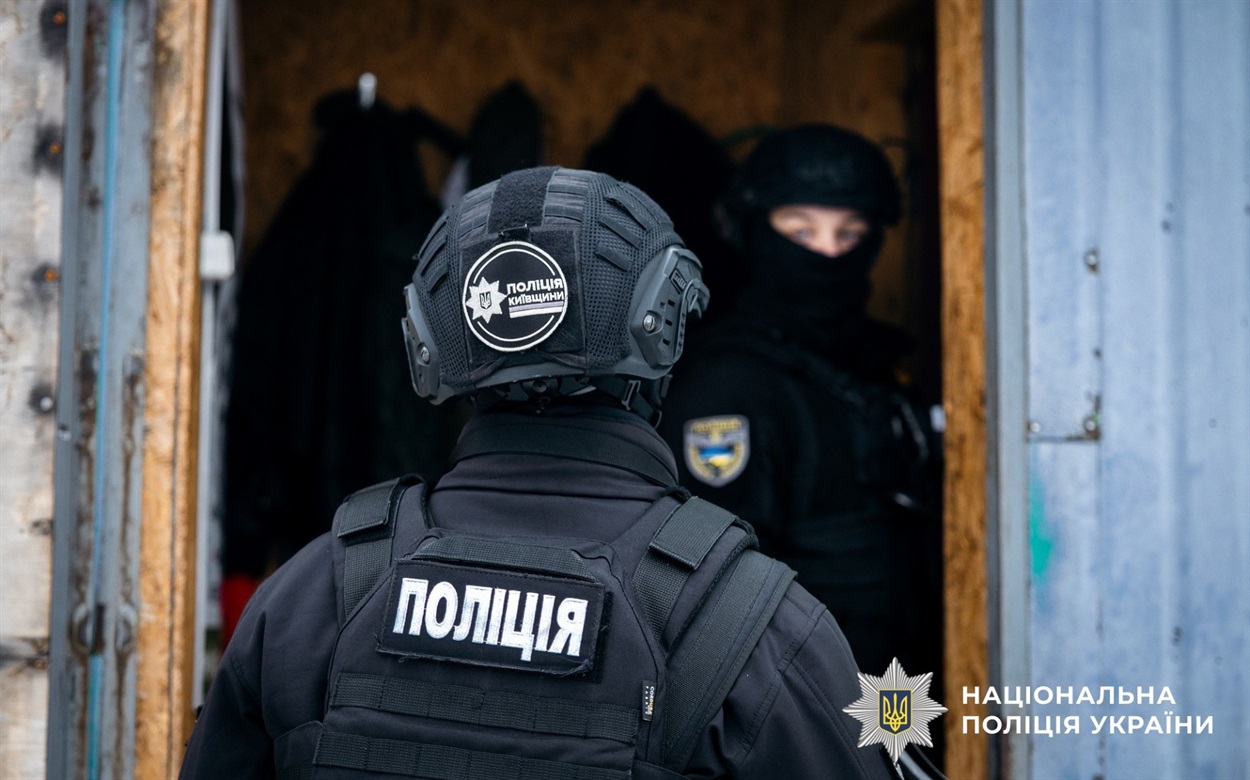 Рабська праця замість реабілітації: на Київщині викрили групу, що незаконно утримувала 58 людей