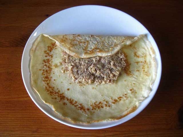 Млинці з курячим м’ясом: простий домашній рецепт