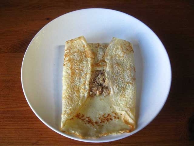 Млинці з курячим м’ясом: простий домашній рецепт