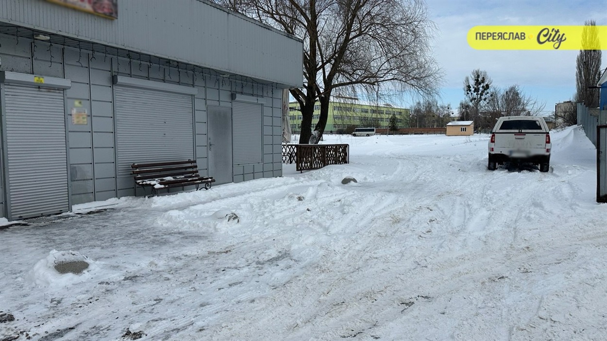 Заїзд на ділянку для оренди й будівництва з вулиці Набережна в Переяславі