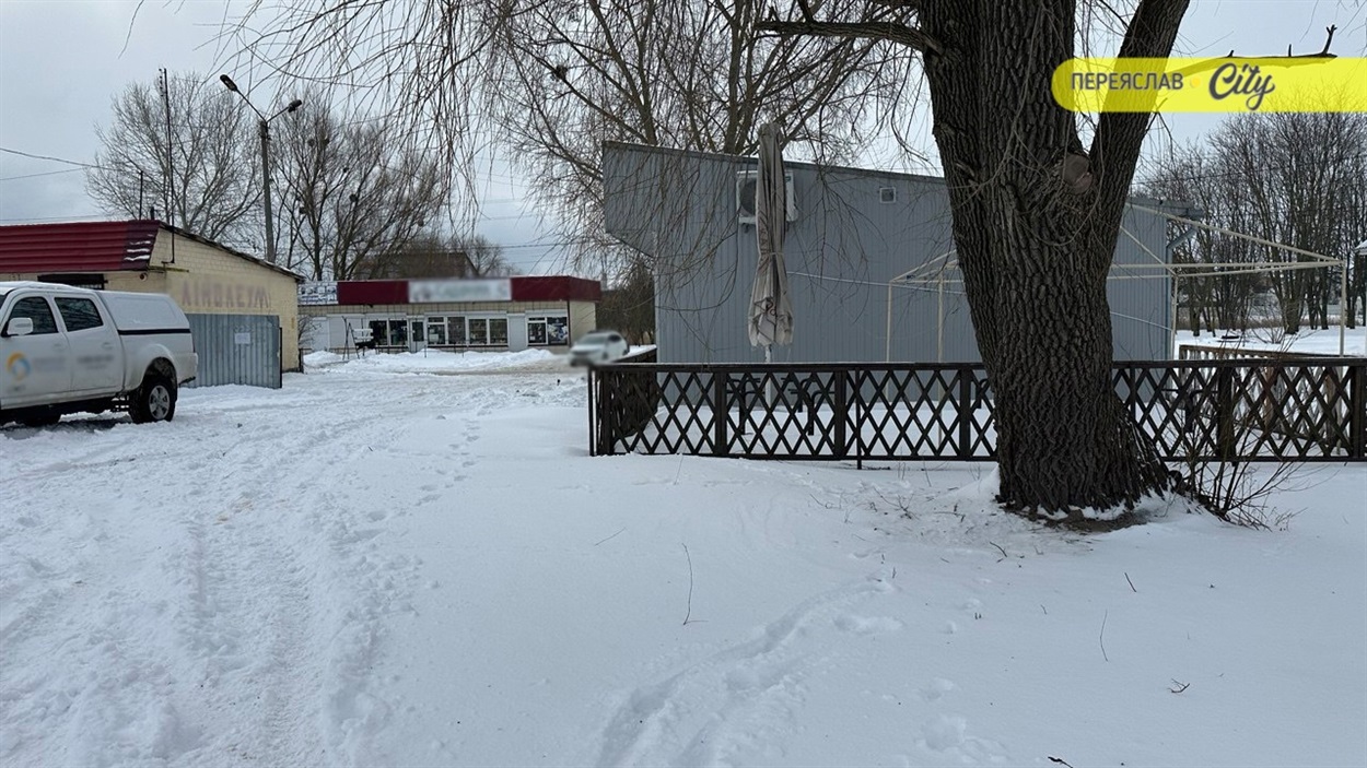 Заїзд на ділянку для оренди й будівництва з вулиці Набережна в Переяславі