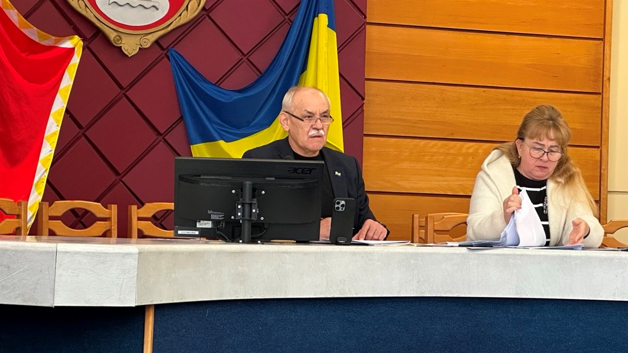 Сесію веде міський голова Вячеслав Саулко, секретарка Переяславської міськради Лідія Оверчук