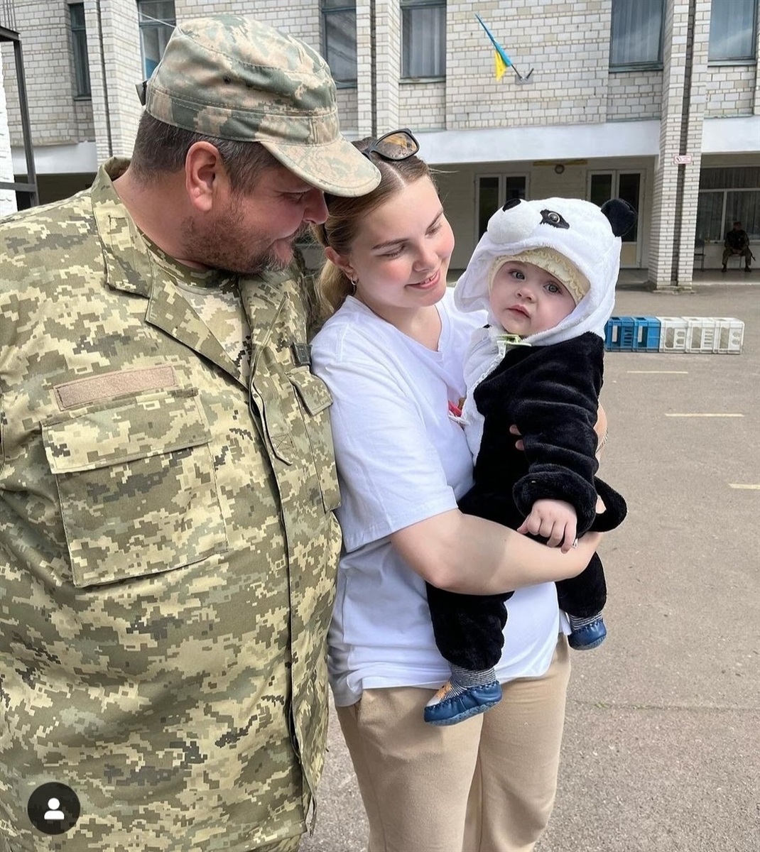 Ігор Бабков із донькою та внучкою 