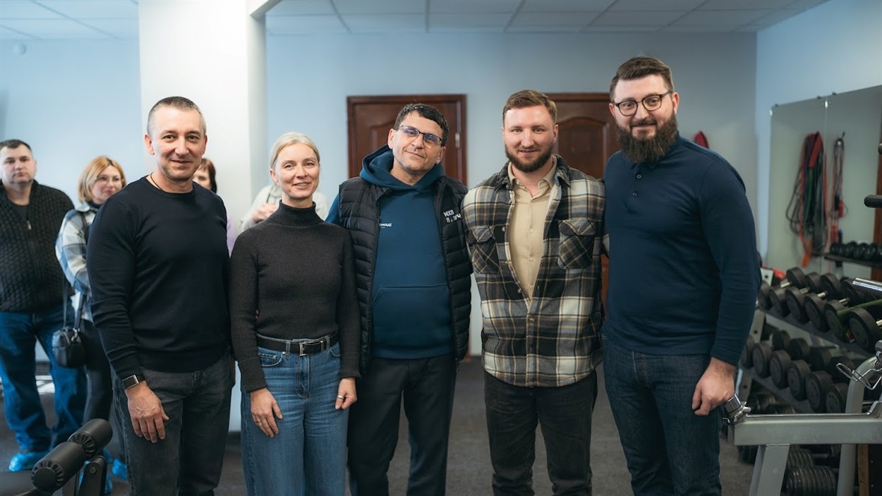 У с. Мирному відкрили тренажерний зал для адаптивного спорту військових і ветеранів завдяки проєкту "Час діяти, Нестримні" та програмі "МХП Поруч"