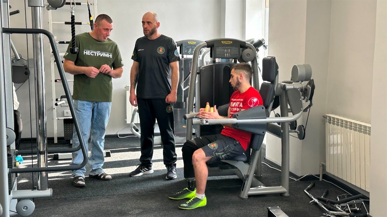 У с. Мирному відкрили тренажерний зал для адаптивного спорту військових і ветеранів завдяки проєкту "Час діяти, Нестримні" та програмі "МХП Поруч"