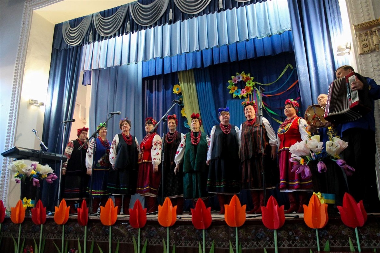 На концерті "Мелодія весни та жіночого серця" у Ковалині зібрали гроші для ЗСУ