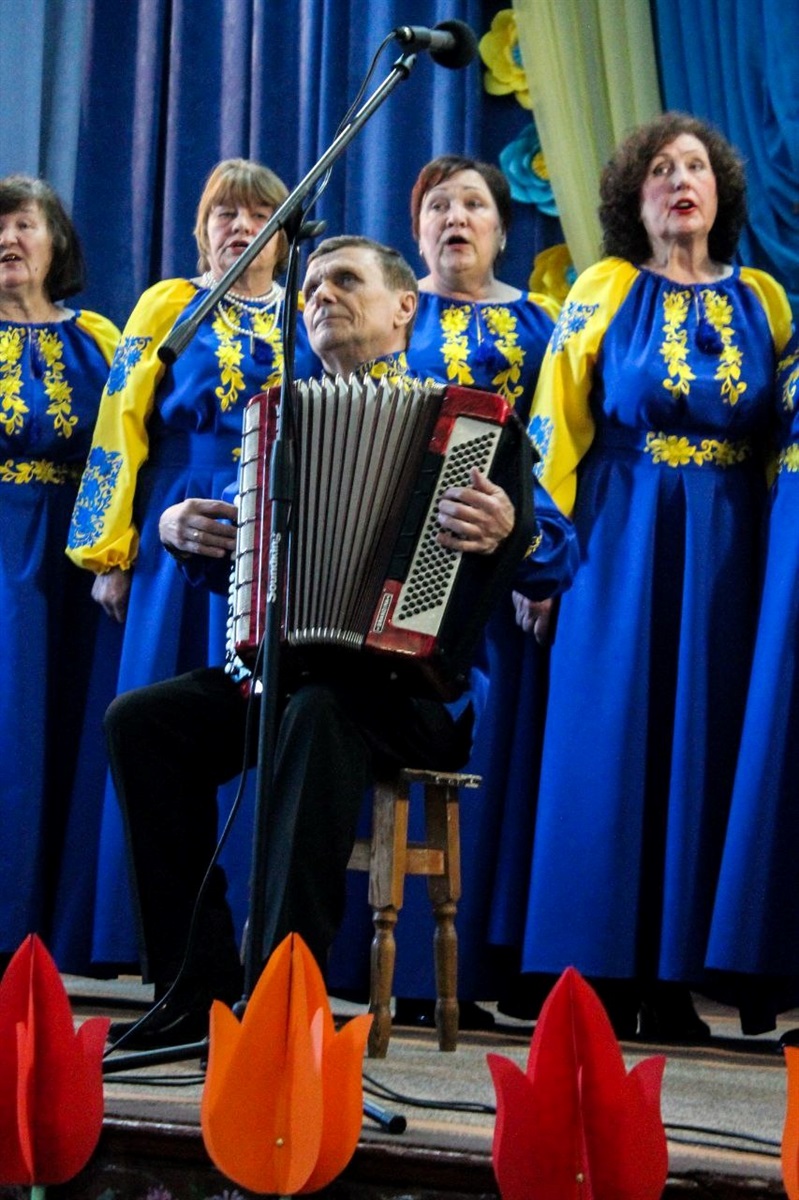 На концерті "Мелодія весни та жіночого серця" у Ковалині зібрали гроші для ЗСУ