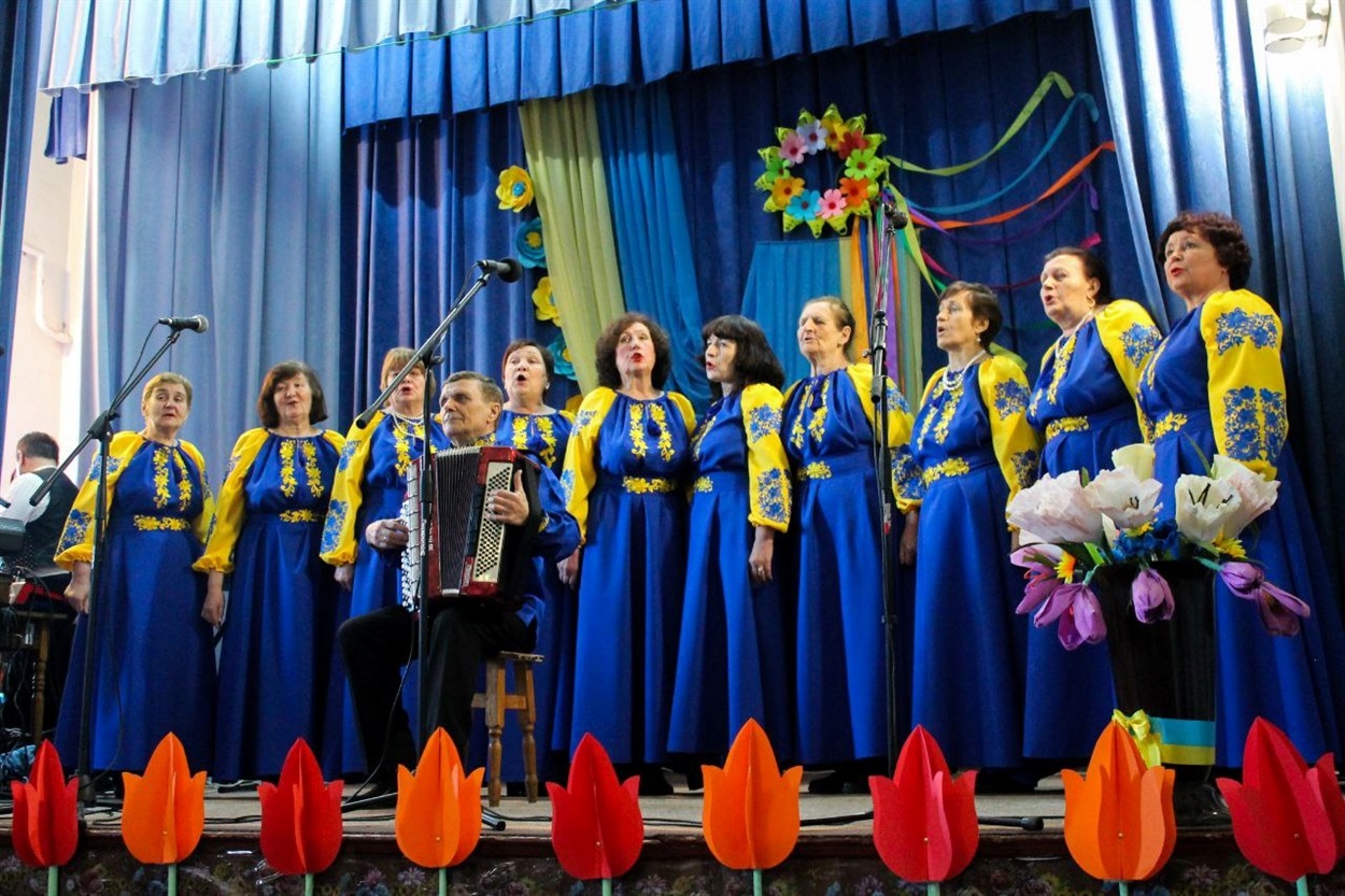 На концерті "Мелодія весни та жіночого серця" у Ковалині зібрали гроші для ЗСУ